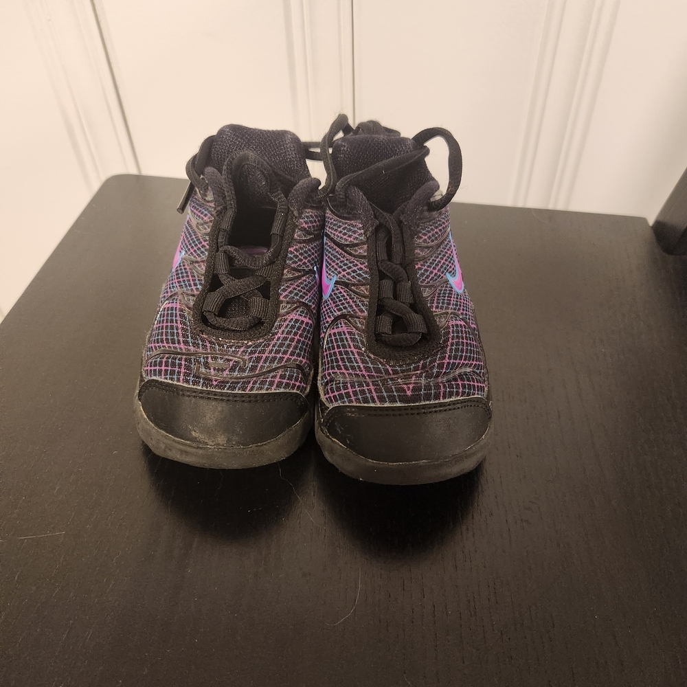 Nike Kids 8C Black and Pink Sneakers